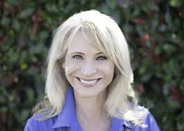 Lori Halloran's Instagram, Twitter & Facebook