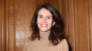 C'est à 15 ans qu'elle met un pied dans le milieu artistique en remportant le concours de mannequins du magazine 20 ans. Louise Monot 5 Choses A Savoir Sur La Comedienne Femme Actuelle Le Mag