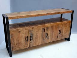 pin op zwart dressoir