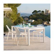Parce que cette charmante table est en pvc, elle résiste aux chocs et aux intempéries. Table De Jardin Blanch Rectengle