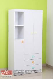 Tips memilih lemari baju di kamar yang kecil ditentukan juga oleh jumlah orang yang tinggal di kamar. Lemari Pakaian Anak 3 Pintu Model Lemari Baju Anak Minimalis Grosir Mebel Anak Jepara Lemari Pakaian Mebel Lemari