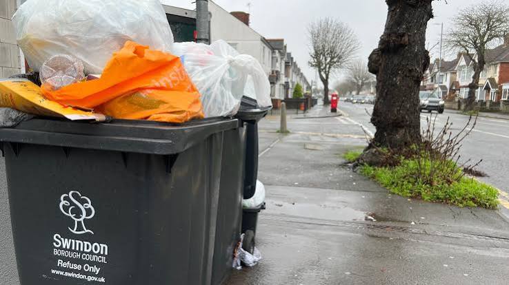 Swindon's new bin collections cost council £2m more than expected - BBC News