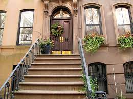 64 Perry Street in NYC: Carrie Bradshaw's Apartment | StreetEasy