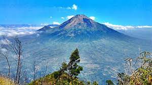 Gambar pemandangan diatas merupakan gambar yang dilukis dengan menggunakan krayon. Dari Kabupaten Ini Terlihat Jelas 4 Gunung Yang Indah Regional Liputan6 Com