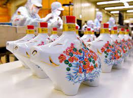 丸ごとイノシシ「亥い年に」 サントリーの干支ボトル：朝日新聞デジタル