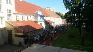 Concurență Mare La Universitatea De Medicină și Farmacie Din Timișoara Sute De Candidați S Au Inscris La Examenul De Admitere