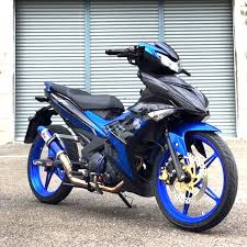 Puzzle adalah mainan menyusun gambar yang diacak terlebih dahulu. Gambar Moto Y15