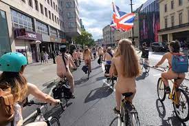 Freie Fahrt: Nacktradler ziehen durch London - wr.de