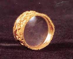 gold magnifying glass with crystal lens han dynasty period excavated in jiangsu province 江苏扬州邗江县甘泉镇汉墓出土 扁圆柱形雕花金圈 内镶嵌水晶 ancient artifacts gemstones ancient
