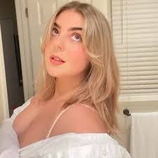 Emma Robillard's Instagram, Twitter & Facebook