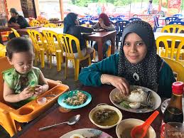 Masukkan kesemua bahan kisar kedalam periuk berserta daging salai dan renih sebentar sambil digaul dengan sudip. Makan Itik Salai Masthar Di Sungai Ramal Bangi Sedap Cuma Hafiz Rahim