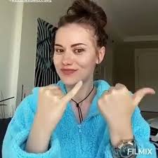 Fahriye studied sociology for one year in germany. Fahriye Evcen 3 Gundur Buna Calisiyorum Dedigi Videosuyla Ebru Akel E Meydan Okudu