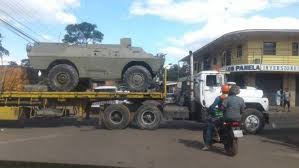 O autodeclarado presidente interino, juan guaidó. Maduro Envia Veiculos Militares Para A Fronteira Da Venezuela Com O Brasil Forcas Terrestres Forte