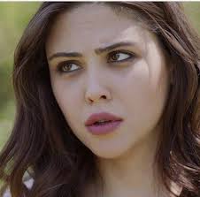 Eğitimini müjdat gezen sanat merkezi tiyatro bölümü'nde tamamlamıştır. Dilara Aksuyek 450803 Uludag Sozluk Galeri