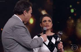 Na conversa com sandra annenberg(confira no vídeo ao lado), o jornalista explicou o trabalho do instituto, e a origem do nome: Sandra Annenberg Usa Vestido Criado Por Jovem Autista No Trofeu Domingao Claudia