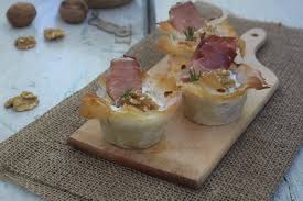 Mettete una cucchiaiata di ripieno sul quadrato di fillo, quindi richiudete la pasta arrotolandola, avendo cura di rimboccare verso l'interno i lembi laterali, fino a formare un involtino. Cestini Di Pasta Fillo Con Ricotta Cibo Che Passione