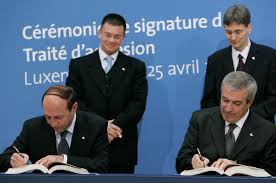 Aderarea romaniei la uniunea europeana. Nu Mai Stie Calin Popescu Tariceanu Ca A Semnat Tratatul De Aderare A Romaniei La Ue Si Implicit Instituirea Mcv Ului Ii Aducem Aminte Partidul Promite