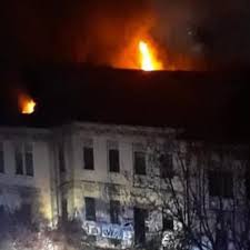 Le fiamme si sono sviluppate alle 17.36 di domenica 29 agosto al civico 32 di via antonini. Milano Incendio Nel Palazzo Abitato Da Abusivi Nessun Ferito Ma I Residenti Chiedono Piu Sicurezza