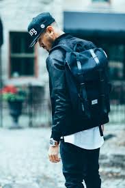 Check spelling or type a new query. Comment Porter Une Sacoche Homme Avec Du Style Archzine Fr