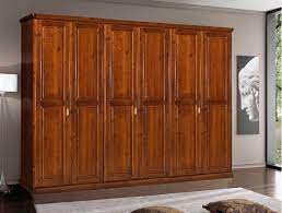 Armadio Sei Ante Proposto In Colore Noce Altezza Di 250 Cm Interamente In Legno Di Pino Di Svezia Www Arredamentirus Arredamento Rustico Armadio Arredamento