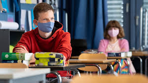 Die letzte entscheidung über eine aufnahme in die schule trägt die schulleitung. Die Regeln Der Bundeslander Wie Es Zuruck In Die Schule Geht Zdfheute