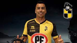 Los colores que identifican al cuadro coquimbano son el amarillo y el negro, que han sido utilizados en su vestimenta desde su fundación y es conocido como los aurinegros. Nunca Pense Verlo Con Otra Camiseta Las Reacciones Por El Fichaje De Esteban Paredes En Coquimbo Alairelibre Cl