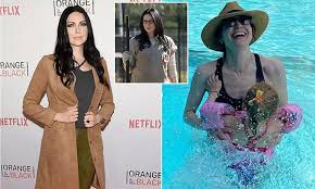 Laura prepon says her oitnb character encouraged a fan to come out to her family: Fil6ijkqrsatmm