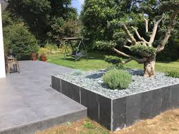 Découvrez notre large sélection bordure de jardin chez leroy merlin. Terrasse En Gres Cerame Sur Plots Et Jardiniere En Palis D Ardoise Pour Amener Un Vrai Plus A Votre Jardin 3d Paysage