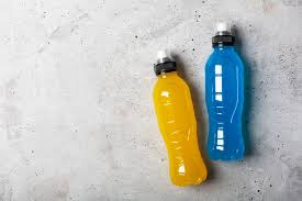 Memang benar minuman isotonik mengandung vitamin dan mineral, namun jangan lupakan substansi gula di dalamnya. Minuman Isotonik Saat Puasa Perlukah Hello Sehat