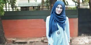 Yuk, cek tips mix & match hijabnya di sini! Baru Mulai Pakai Hijab Ini 7 Tips Fashion Buat Pemula Dalam Berhijab Merdeka Com