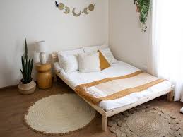 Teenage girls like to make items that are a bit more difficult, and they like to be able to use the things they make, either to wear or to use in their room. 22 Cool Room Ideas For Teens