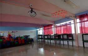 A menos de un mes del inicio del ciclo lectivo 2021, los docentes de escuelas privadas aún no saben si volverán a la presencialidad y en los próximos días se podría otro tema tiene que ver con el abono docente, ya que los deberán hacer presenciales tendrán que moverse en transporte, en gran parte. Escuelas Privadas Dan Clases Presenciales Pese A Pandemia