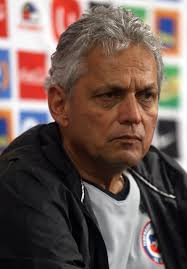Reinaldo rueda rivera (cali, 16 de abril de 1957) es un entrenador de fútbol colombiano, con nacionalidad hondureña, licenciado en educación física y salud en la universidad del valle, 4 5 6 máster en deportes de la escuela superior de deportes de alemania.actualmente es entrenador de la selección colombia. Copa America Page 7 13 Cl