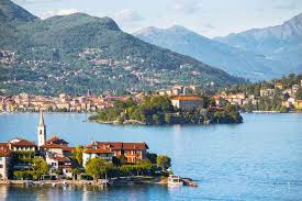Nel grande lago, è facile lasciarsi conquistare dal turismo rurale mentre godiamo i piaceri della vita semplice e contempliamo il paesaggio naturale. Lago Maggiore Un Grande Lago Al Confine Con La Svizzera