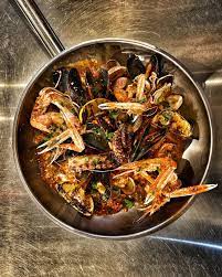 Risotto carnaroli cu baby spanac, creveți și calamari. 5 Restaurante Din BucureÈ™ti Unde SÄƒ MÄƒnanci Fructe De Mare Bune È™i Proaspete