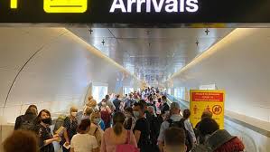 In 2007 am filmat aeronava tarom din interiorul. Sute De Pasageri InghesuiÈ›i Pe Aeroportul Henri CoandÄƒ La Sosiri Din Cauza Controalelor Anti Covid SituaÈ›ia Va Deveni CriticÄƒ Digi24