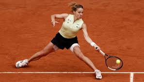 Polish qualifier Chwalinska reaches French Open semi-finals