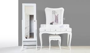 Hurrem Dresuar Modelinin Canli Renkleri Ile Ev Dekorasyonunuzu Bir Anda Hareketlendirebilirsiniz Lake Boy Yatak Odasi Ic Mekan Mobilya Yatak Odasi Ic Tasarimi