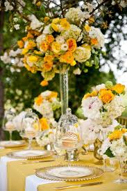 Un centre de table bien décoré embellira votre table, ne surchargez pas votre déco, nous vous présentons une sélection de centre de tables actuels dont. Wedding Table Decoration 45 Floral Compositions For The Summer A Spicy Boy