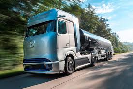 Autonomous driving is made possible by the highway pilot, which took a further step towards production maturity with the unveiling of the freightliner inspir. This Is Mercedes Answer To The Tesla Semi Truck Carbuzz