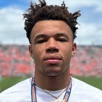 Eric Winters's Instagram, Twitter & Facebook