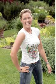 Eine Unbeschwerte Und Gluckliche Helene Fischer Noch A Carefree And Happy Helene Fischer Still Hubsche Frau Schone Prominente Helene Fischer Frisur