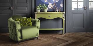 Une lampe et des tables gigognes pour le salon. Maison Crozatier Canapes Meubles Et Objets De Decoration Design Crozatier