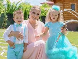 Despre viata, cu tot ce are mai frumos. Povestea De Iubire Dintre Mirela Vaida Si SoÅ£ul Ei Alexandru Sunt De NedespÄƒrÅ£it Din 2009