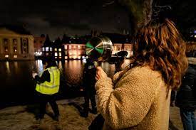 Burgemeester halsema spreekt de gemeente amsterdam de natie toe: Demonstranten Verstoren Toespraak Van Rutte Met Gefluit En Geroep Rutte Rot Op Binnenland Ad Nl