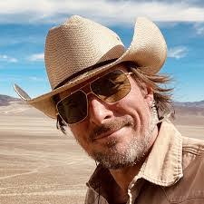 Chip Riggs's Instagram, Twitter & Facebook