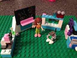 Lego Science Lab Kit For Girls A Bit Stereotyped And Missing Safety Gear But Still Great For Teaching Girls That They Can Lego Kits Science Toys Lego Friends