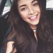 Memesona Banget, Inilah 10 Gaya Angela Gilsha yang Natural