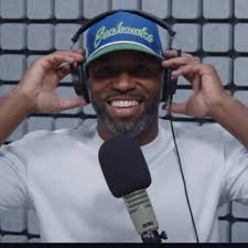 Aaron Beach (@aaronwbeach)