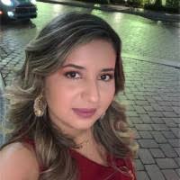 Vanessa Larsen's Instagram, Twitter & Facebook